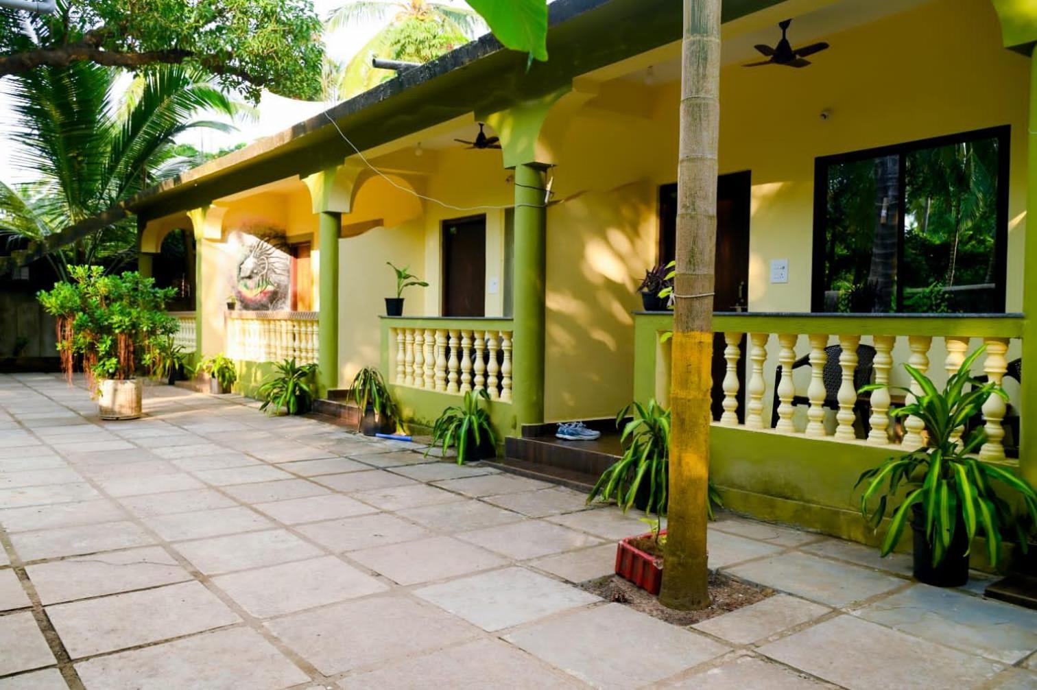 One Love Guest House Morjim Esterno foto